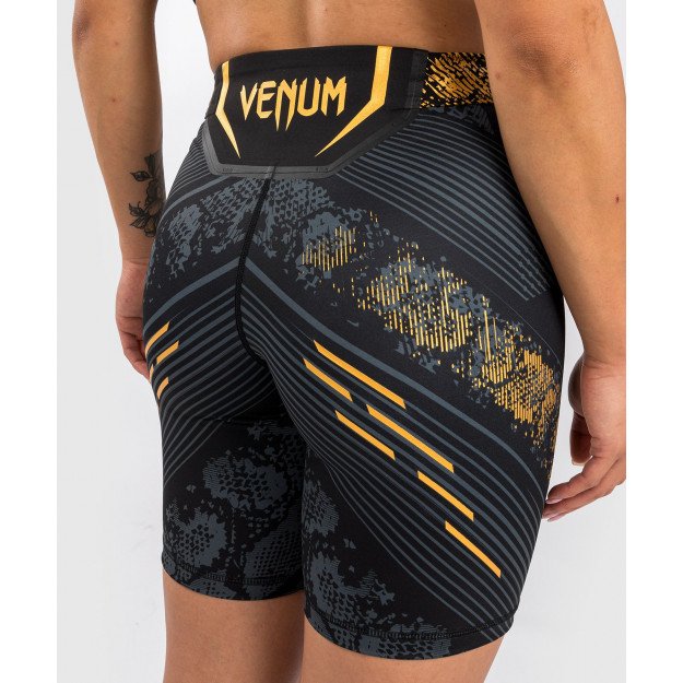 Venum UFC FIGHT NIGHT ADRENALINE FIGHTSHORTS LONG FIT - Short de sport -  black/gold/noir 